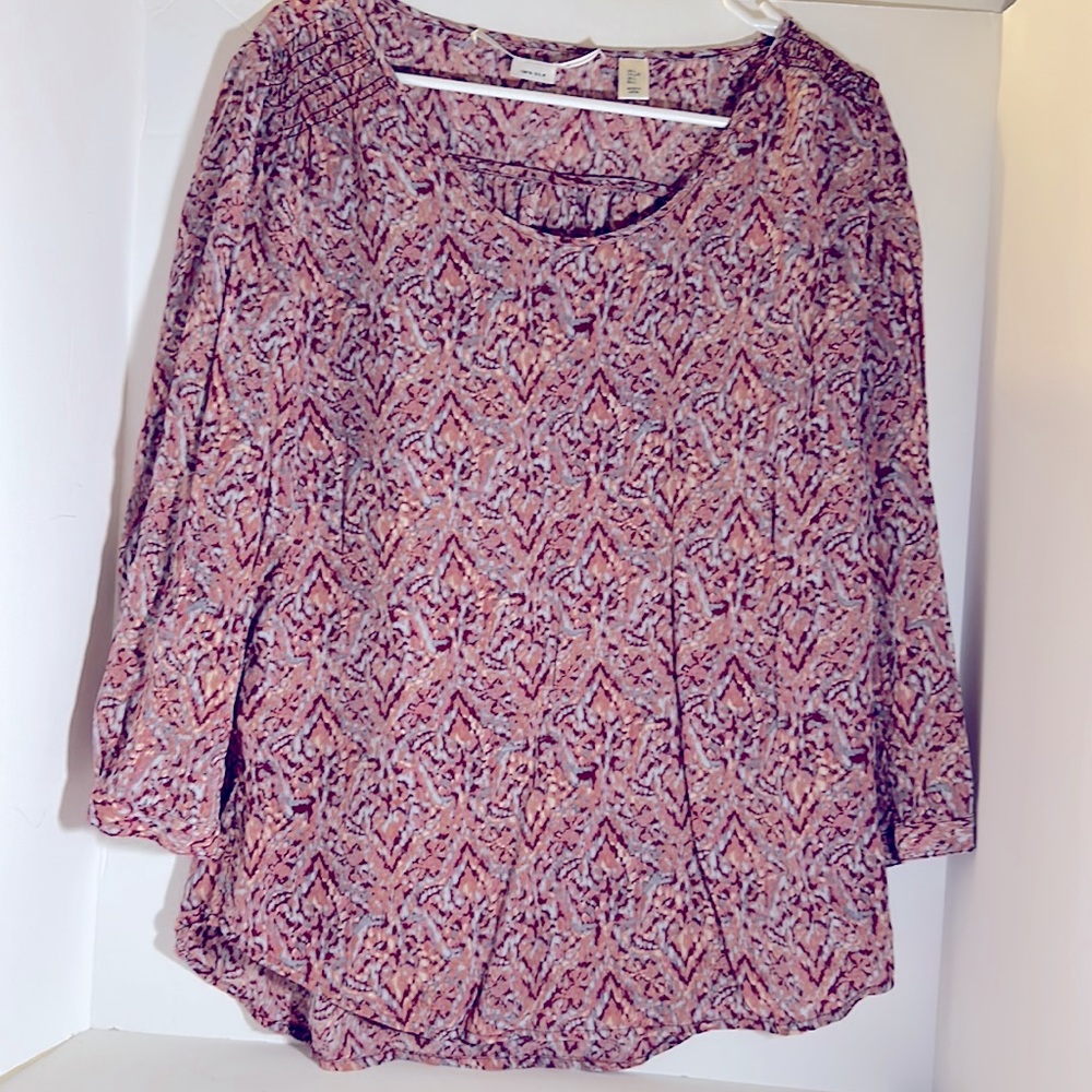Max Studio long sleeve top size large pink blue silk light weight cottagecore